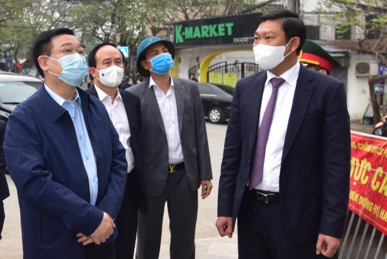 Bi thu Ha Noi: 'Neu can thiet, co the gian cach xa hoi mot so khu vuc' hinh anh