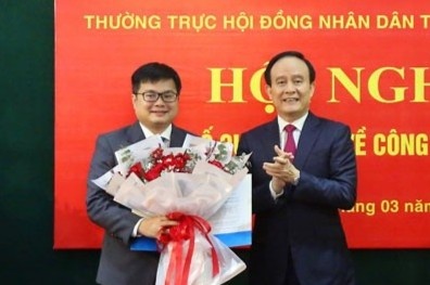 Ong Truong Viet Dung lam Chanh van phong HDND Ha Noi hinh anh