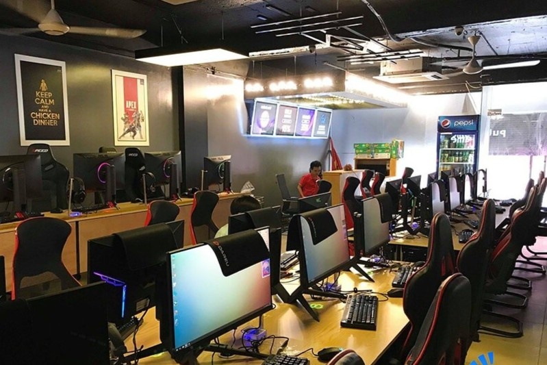 Ha Noi yeu cau nguoi den quan game, Internet khai bao y te hinh anh