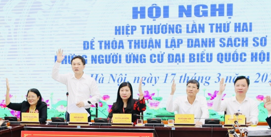 Ha Noi thong qua danh sach72 nguoi ung cu DBQH anh 1