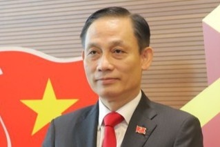 Ong Le Hoai Trung lam Truong ban Doi ngoai Trung uong hinh anh