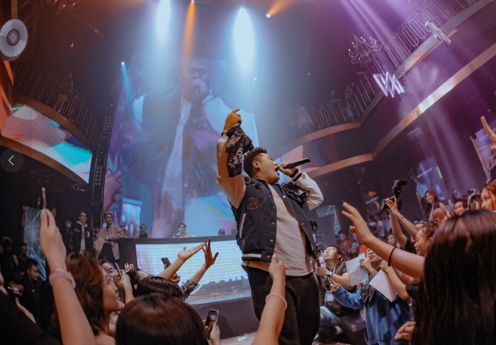 Ha Noi cho phep quan bar, karaoke mo cua tro lai hinh anh