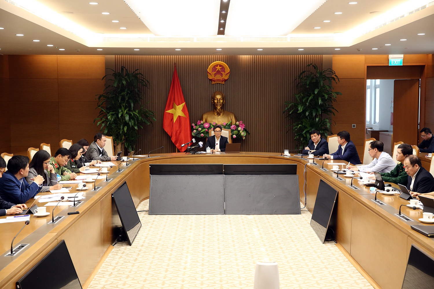 ca mac Covid-19 nhap canh trai phep anh 1