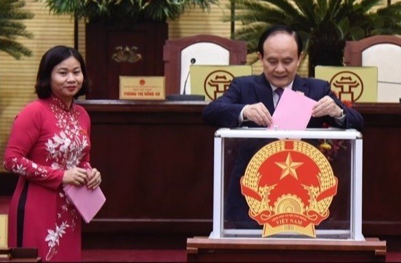 Bau bo sung 7 uy vien UBND TP Ha Noi hinh anh