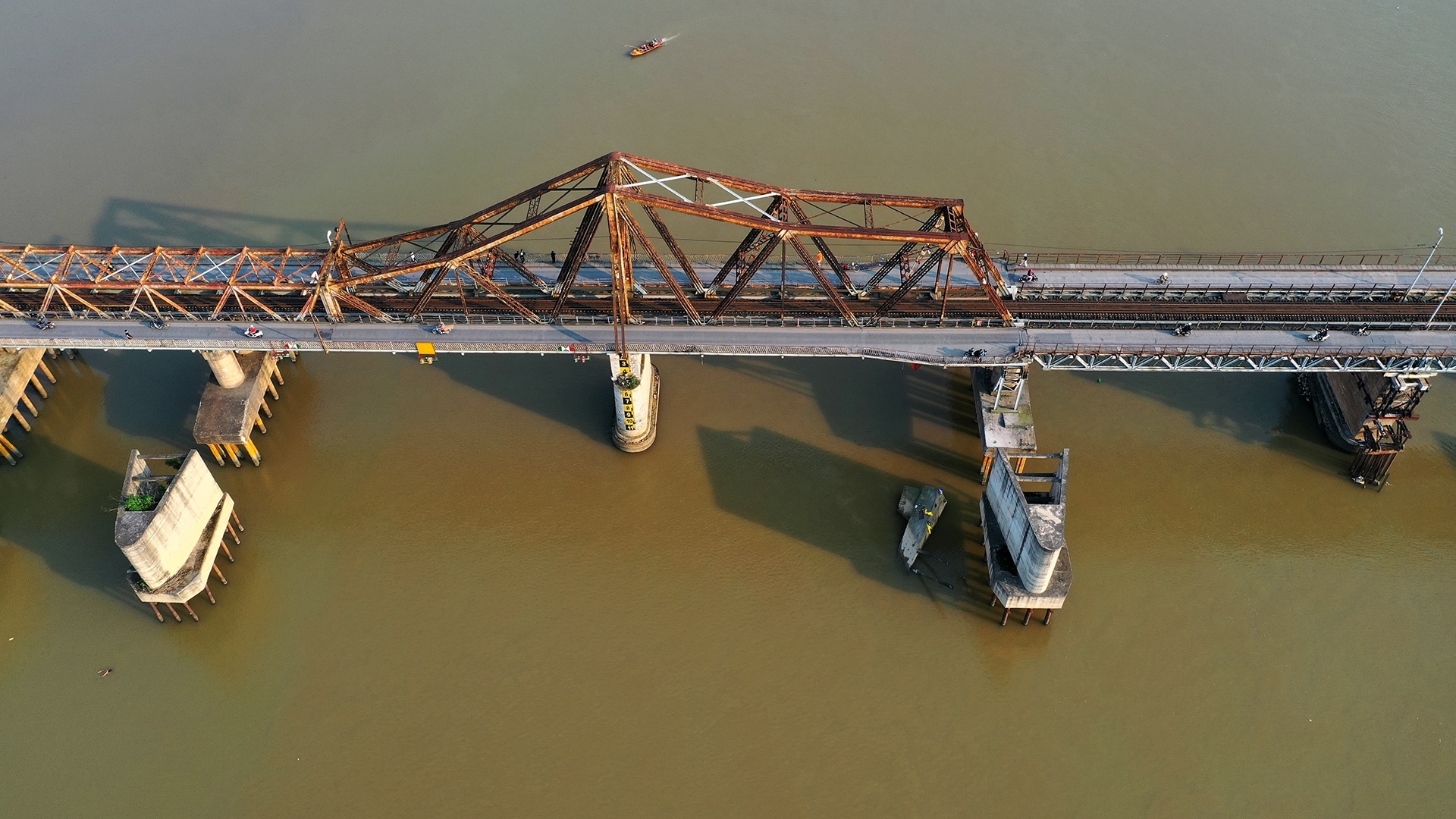 Phap muon tham gia du an cai tao cau Long Bien hinh anh