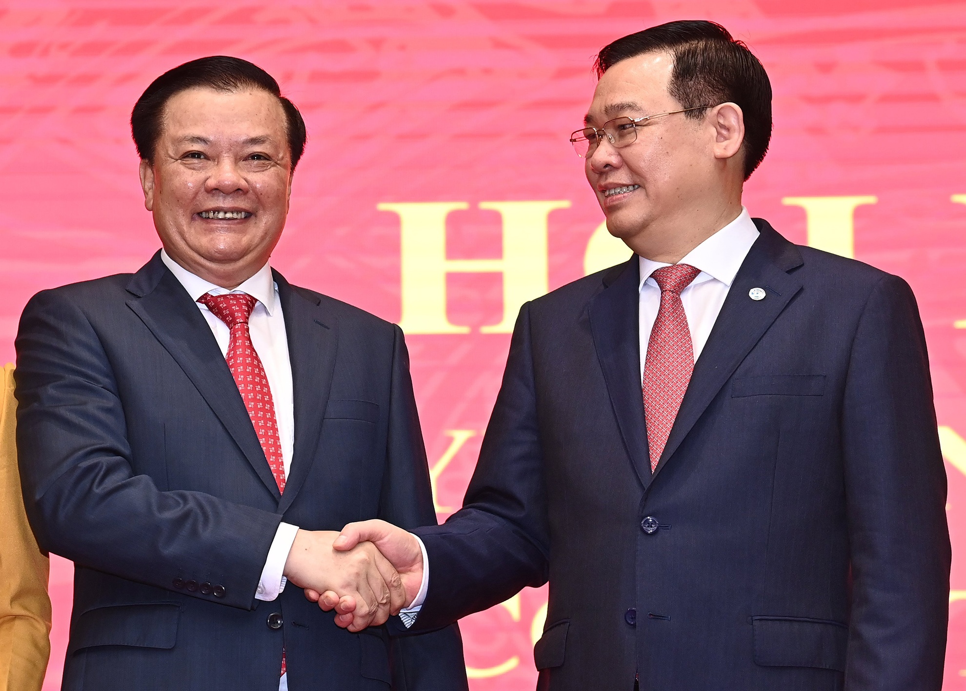 Tan Bi thu Ha Noi Dinh Tien Dung cam ket no luc, phat huy van hoi hinh anh