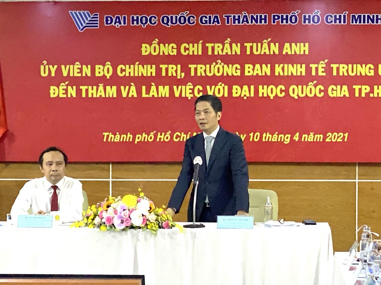 Ong Tran Tuan Anh tham Dai hoc Quoc gia TP.HCM anh 1