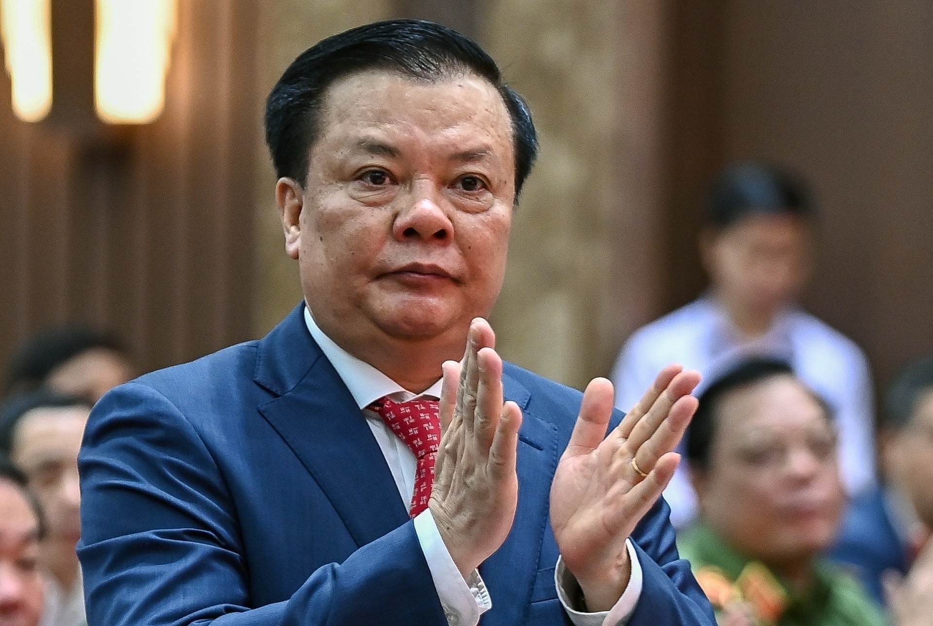 Gioi thieu chu ky cua Bi thu Ha Noi Dinh Tien Dung hinh anh