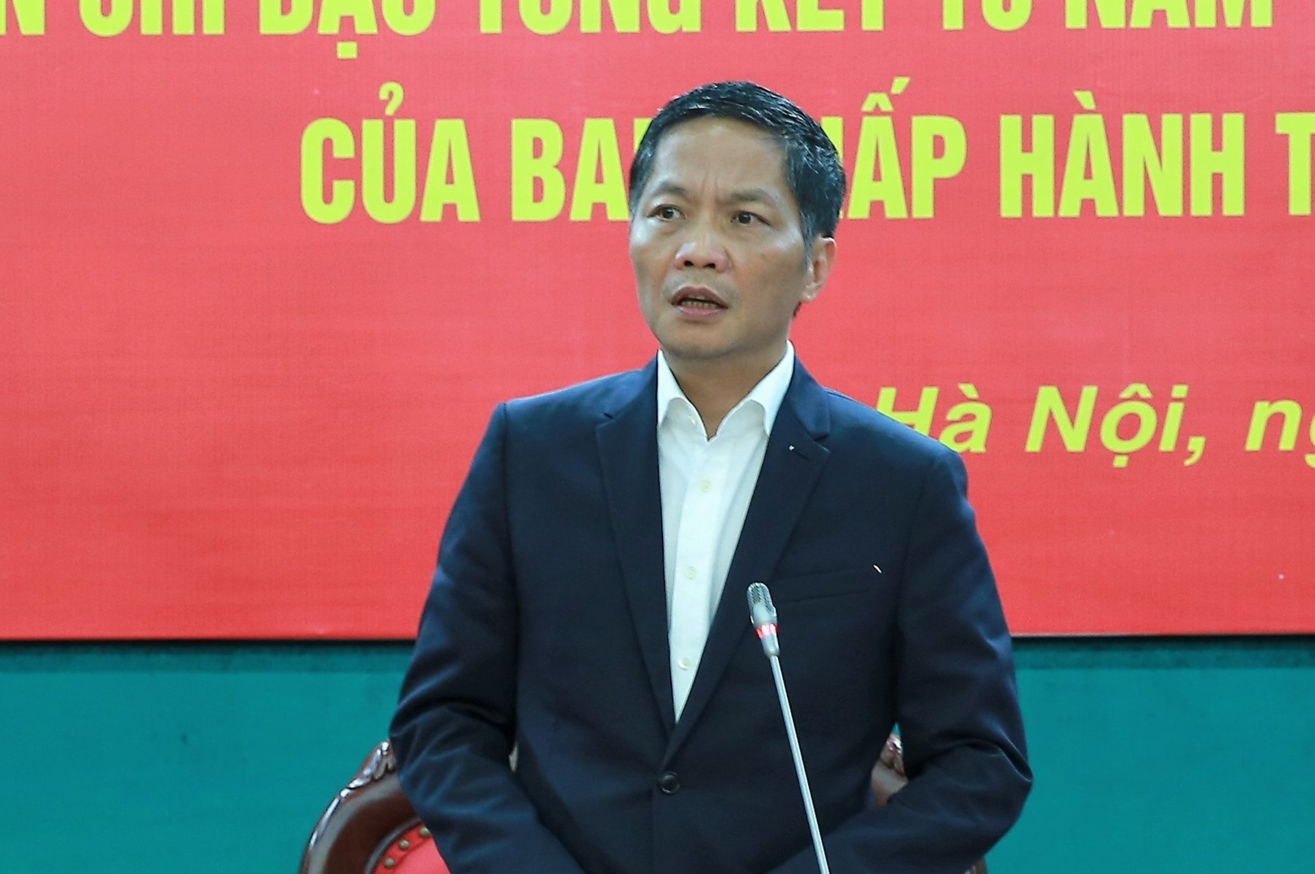 chinh sach ve dat dai,  Truong ban Kinh te Tran Tuan Anh anh 1