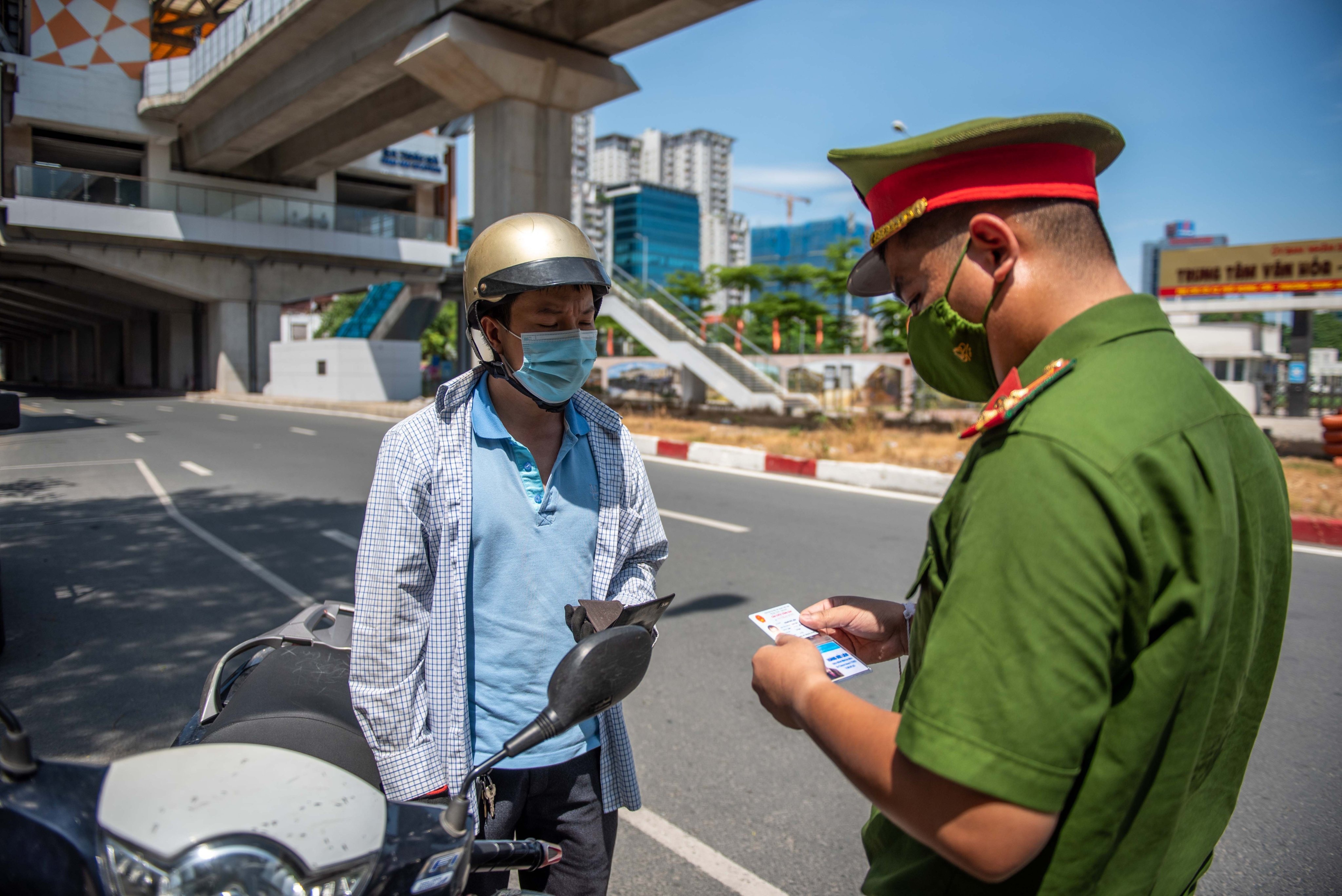 Dich Covid-19 Ha Noi,  gian cach xa hoi Ha Noi anh 1