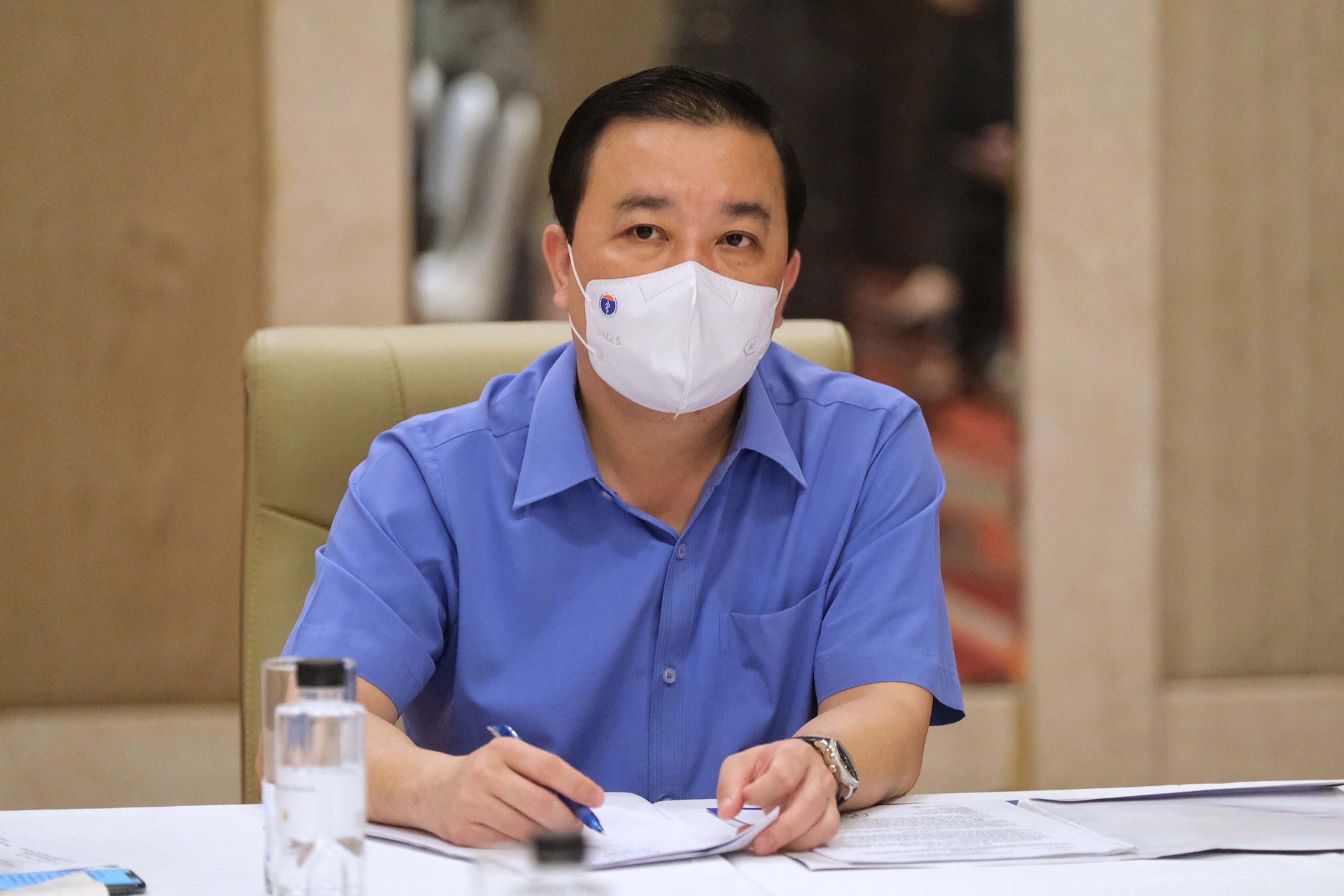 Lanh dao Ha Noi kiem tra viec chong dich o Cong vien Thu Le hinh anh