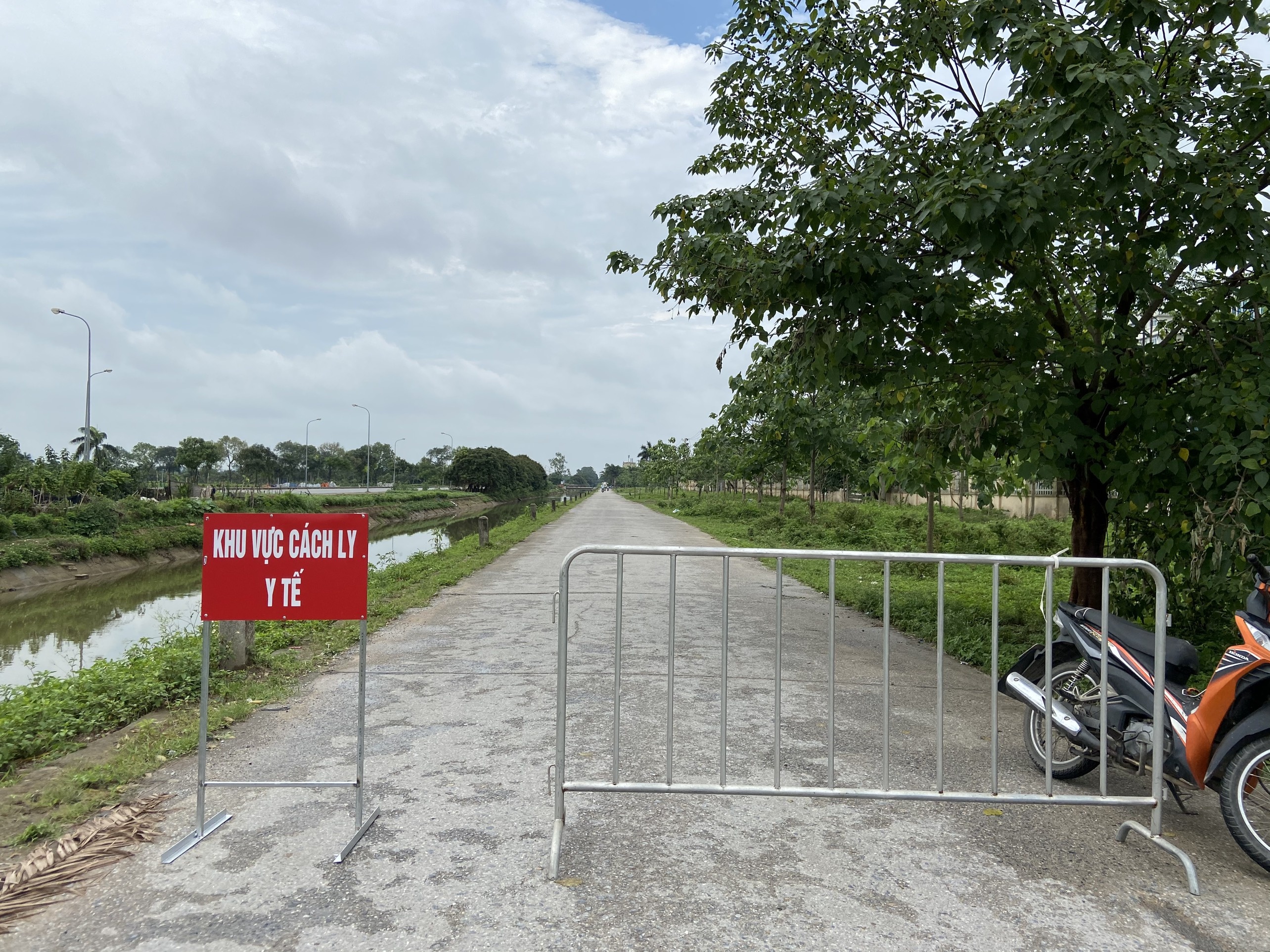 ca mac Covid-19 Ha Noi,  bac si benh vien nhiet doi anh 2