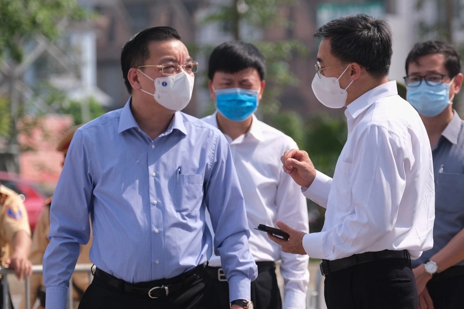 Chu tich Ha Noi: 'Khong co chuyen phong toa toan TP' hinh anh