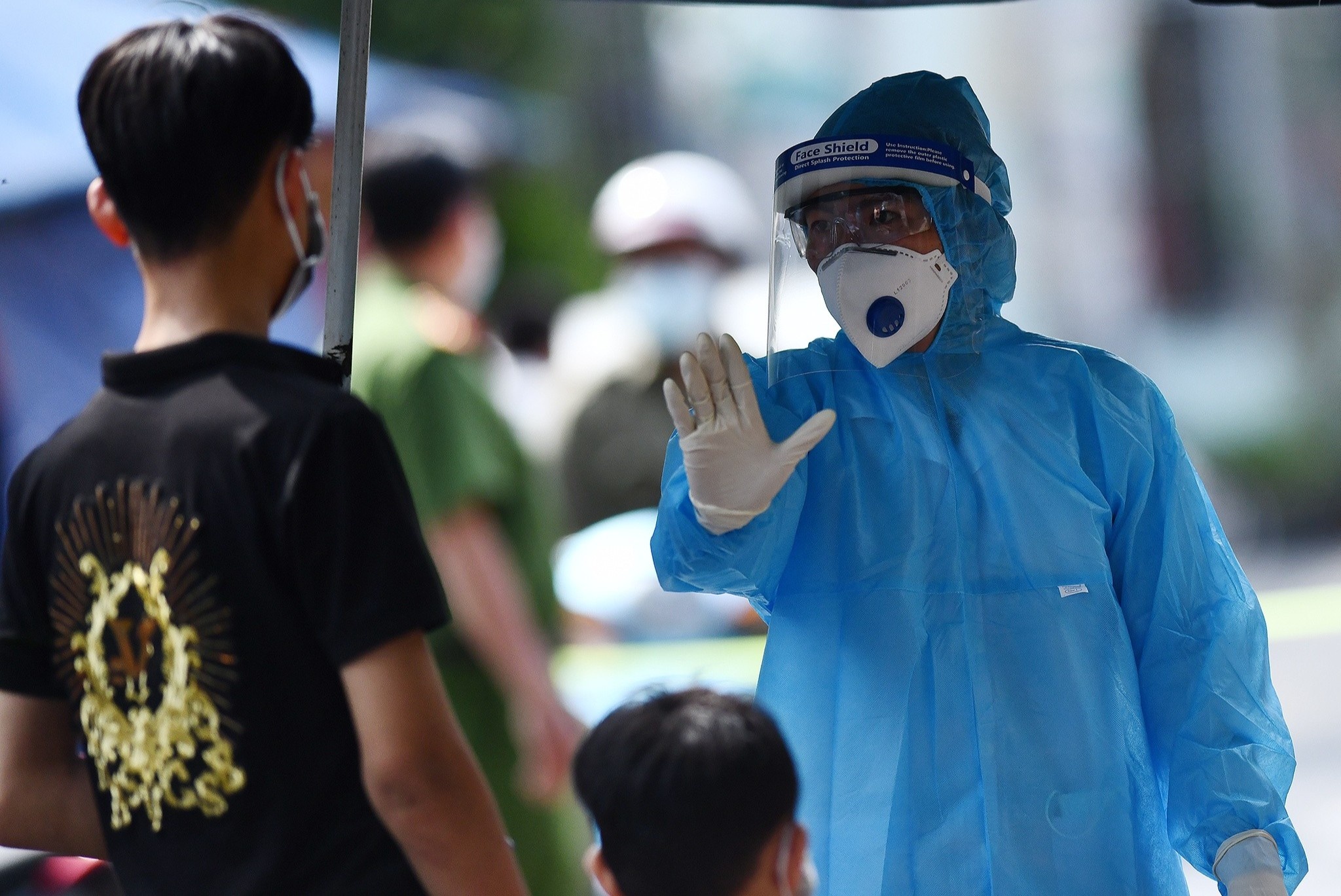 Ha Noi yeu cau nguoi ve tu Da Nang han che ra ngoai hinh anh