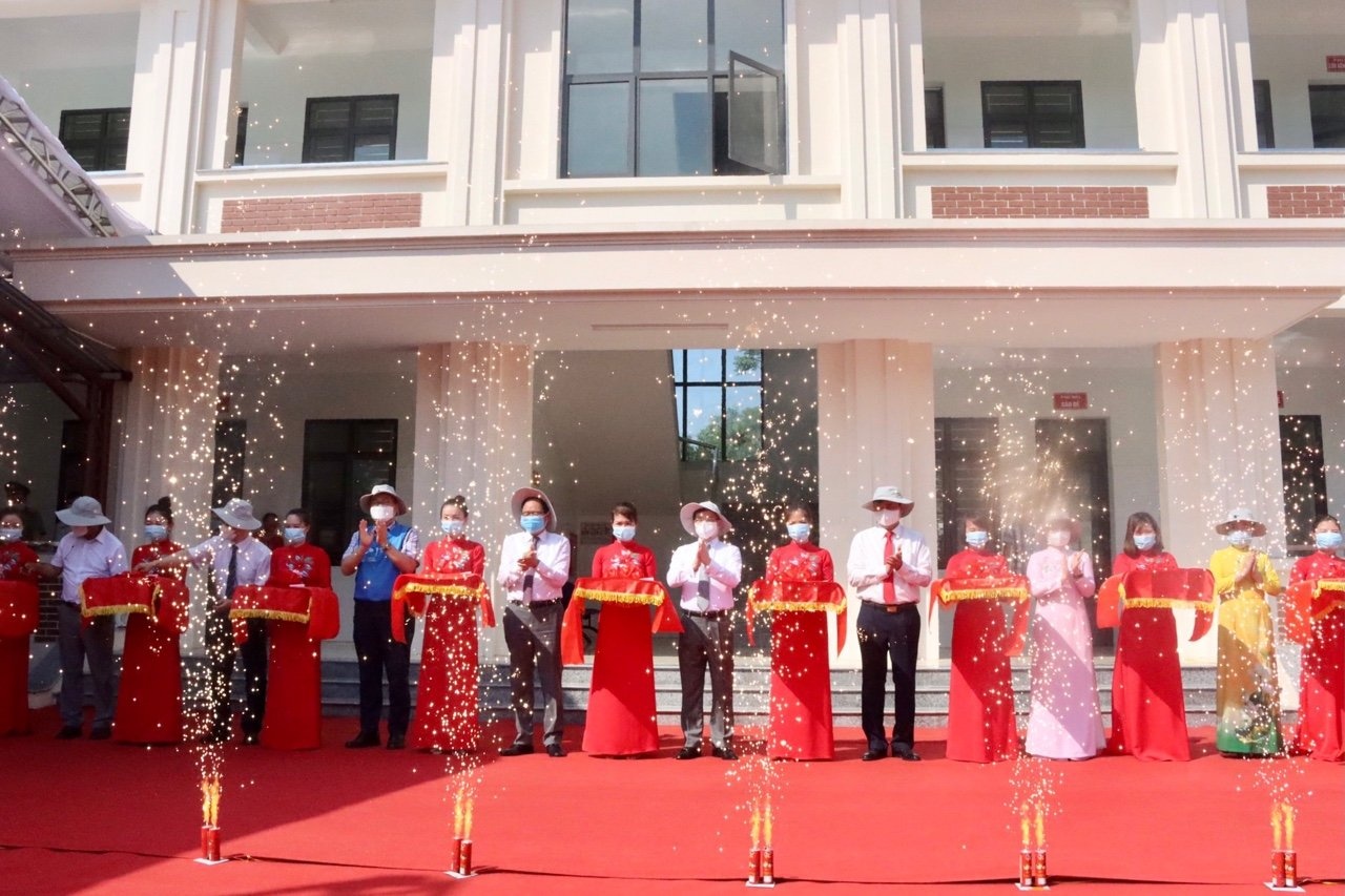 Khanh thanh Tram y te xa Vinh Loi anh 1