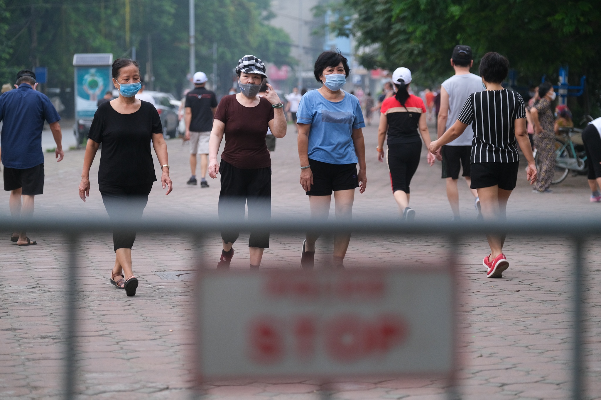 Pho chu tich Ha Noi: 'Nguoi dan chu quan sau khi noi long gian cach' hinh anh