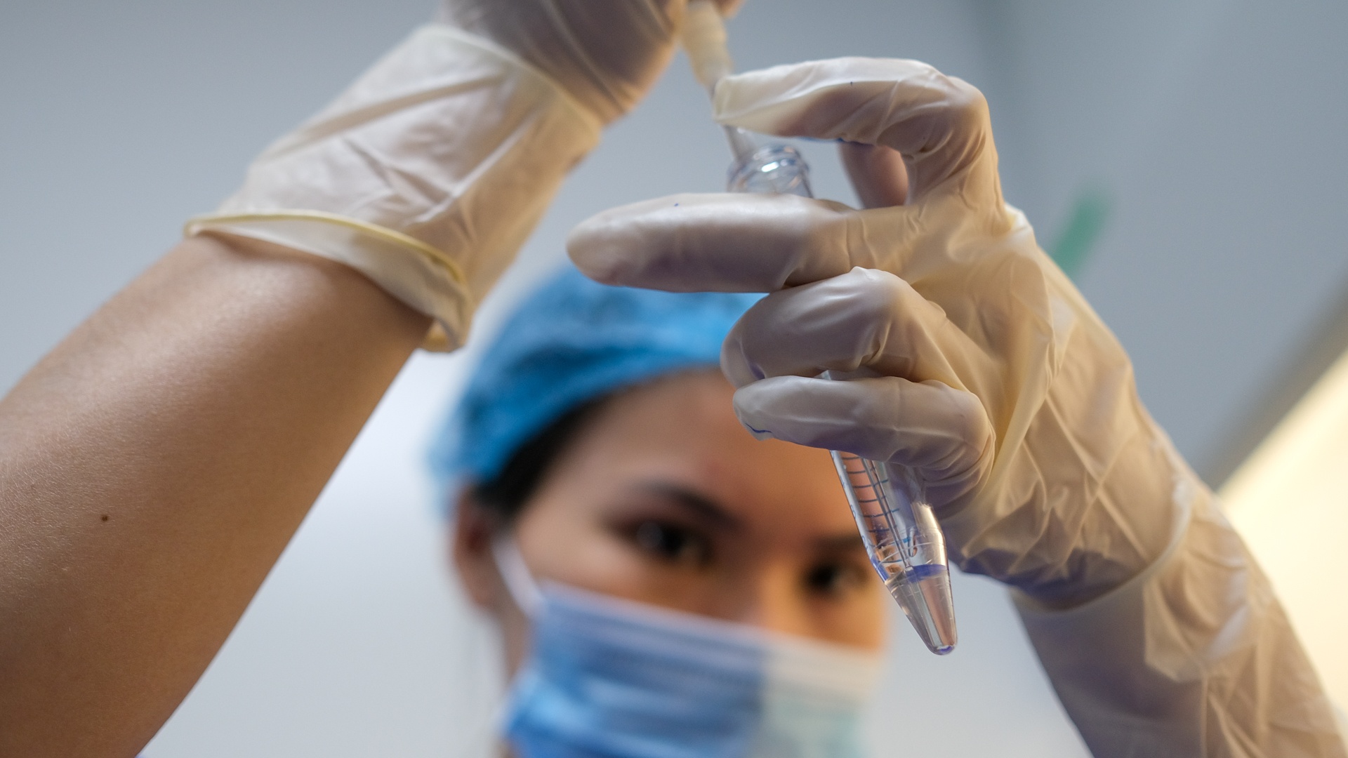 Ha Noi cung luc doi mat voi 7 chum ca benh Covid-19 hinh anh