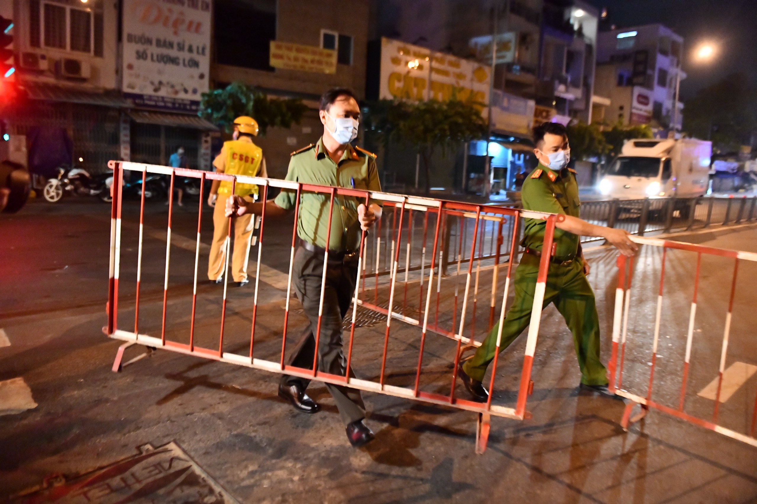 Quan Go Vap bat dau cach ly xa hoi hinh anh