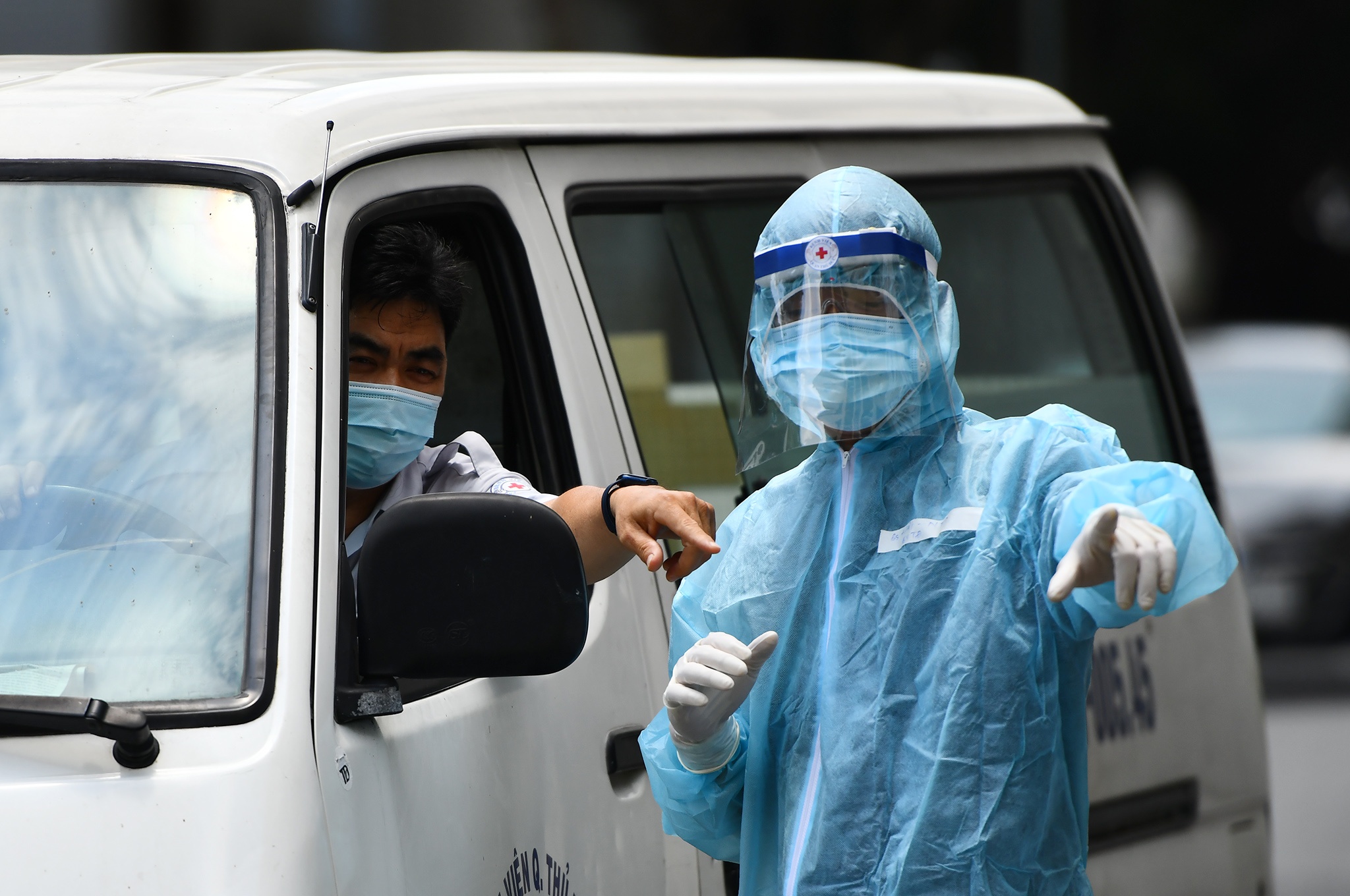 Ha Noi chia nguoi di cach ly theo nhom nguy co hinh anh