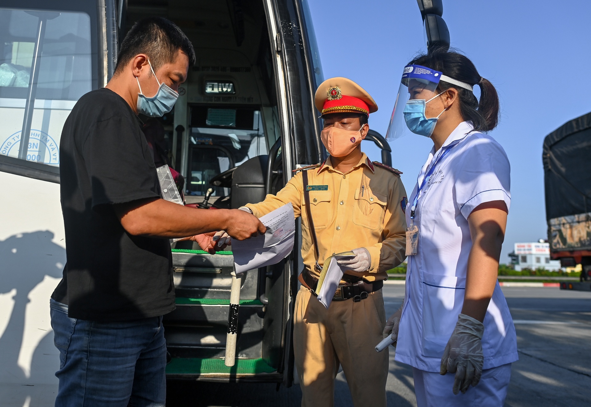 Ha Noi tam dung xe khach den 37 tinh, thanh hinh anh