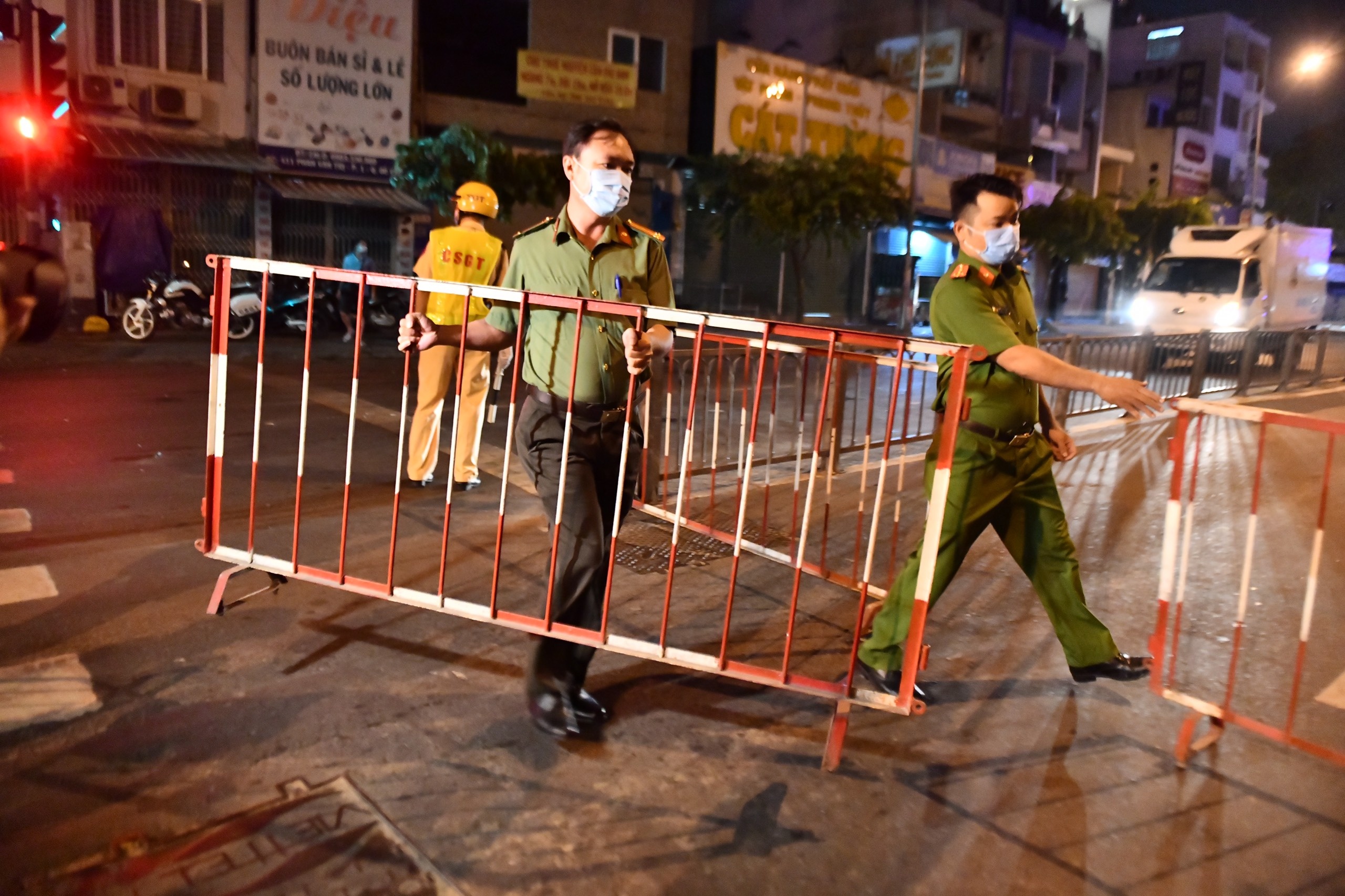 Tim duoc 39 F1 cua gia dinh 4 nguoi nghi mac Covid-19 o Ha Noi hinh anh