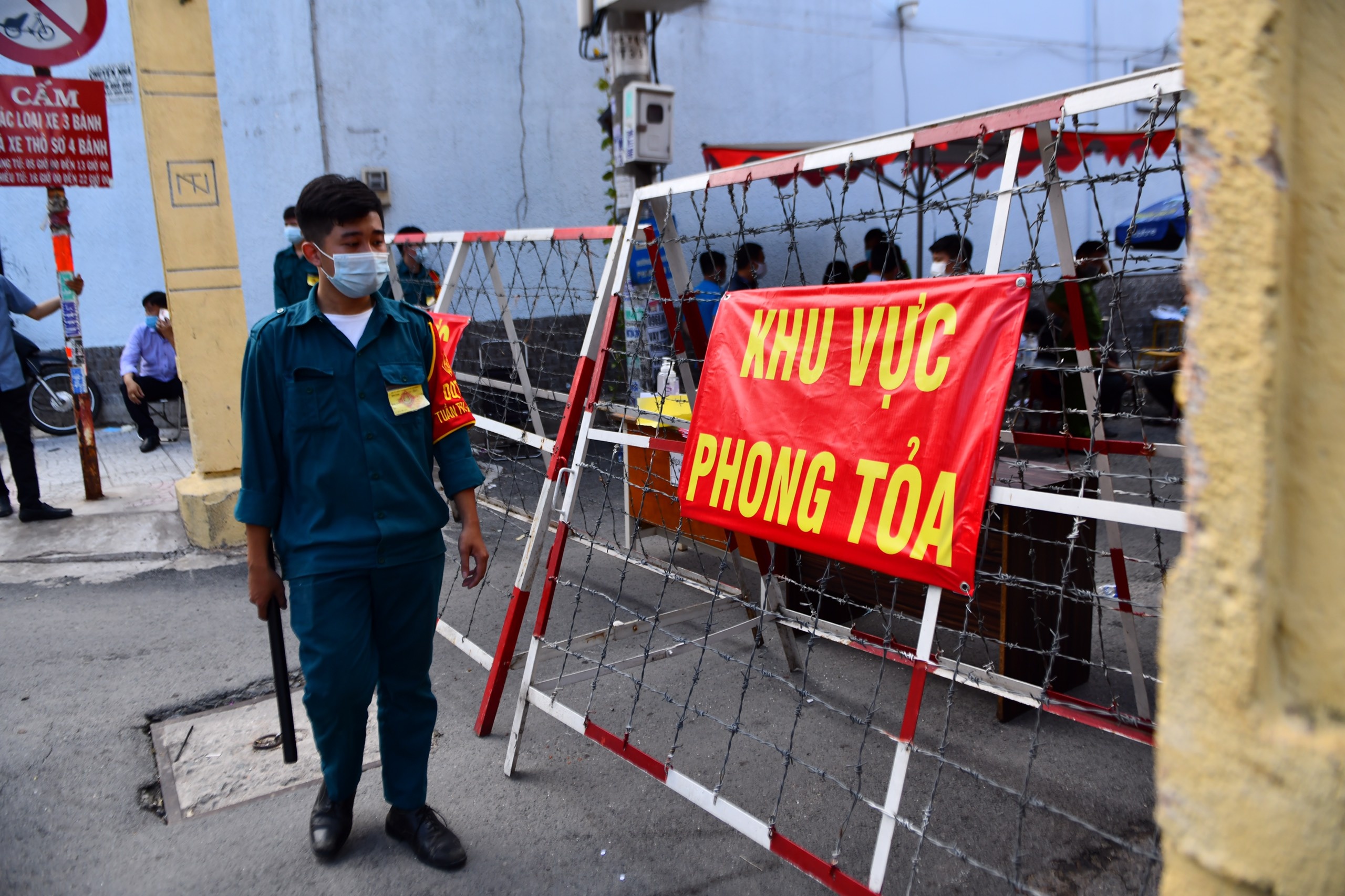 Vi sao o dich o huyen Dong Anh lay lan nhanh? hinh anh