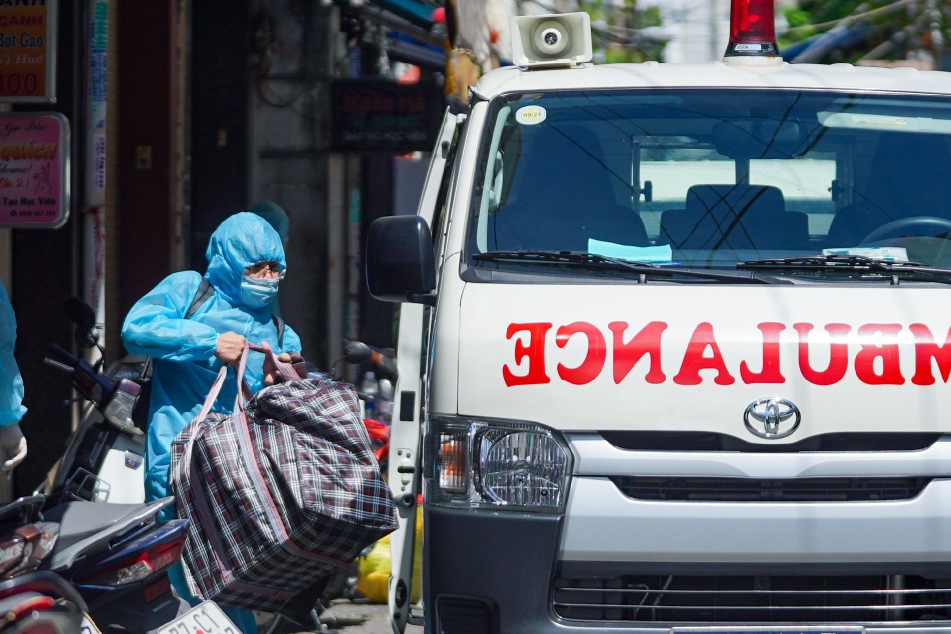 So ca mac Covid-19 tu TP.HCM ve Ha Noi tang len 23 nguoi hinh anh