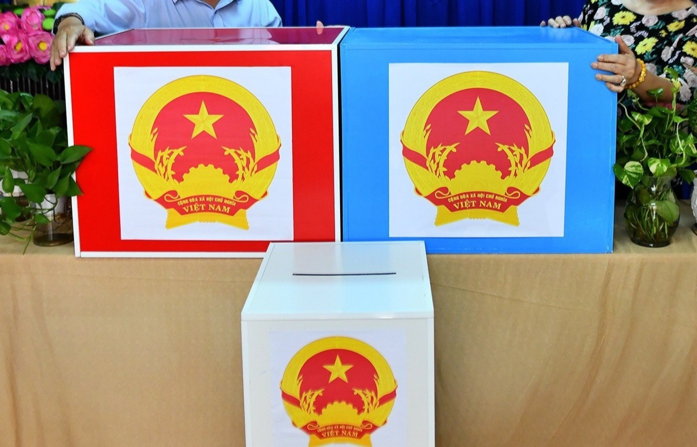 Chu tich HDND xa 'xin' them 75 phieu de tu bo cho minh hinh anh