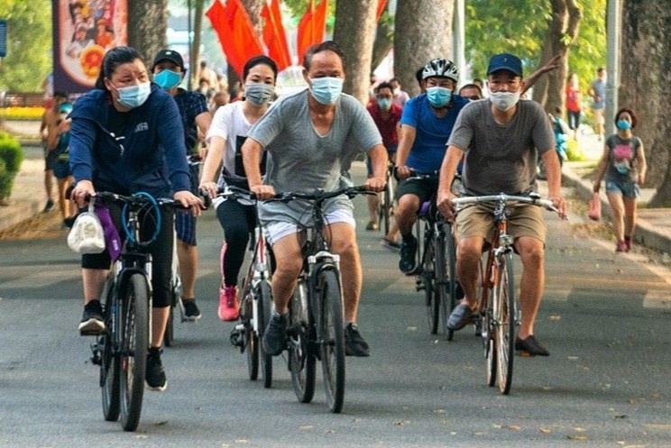 'Kho xu ly nguoi dap xe quanh ho Guom' hinh anh