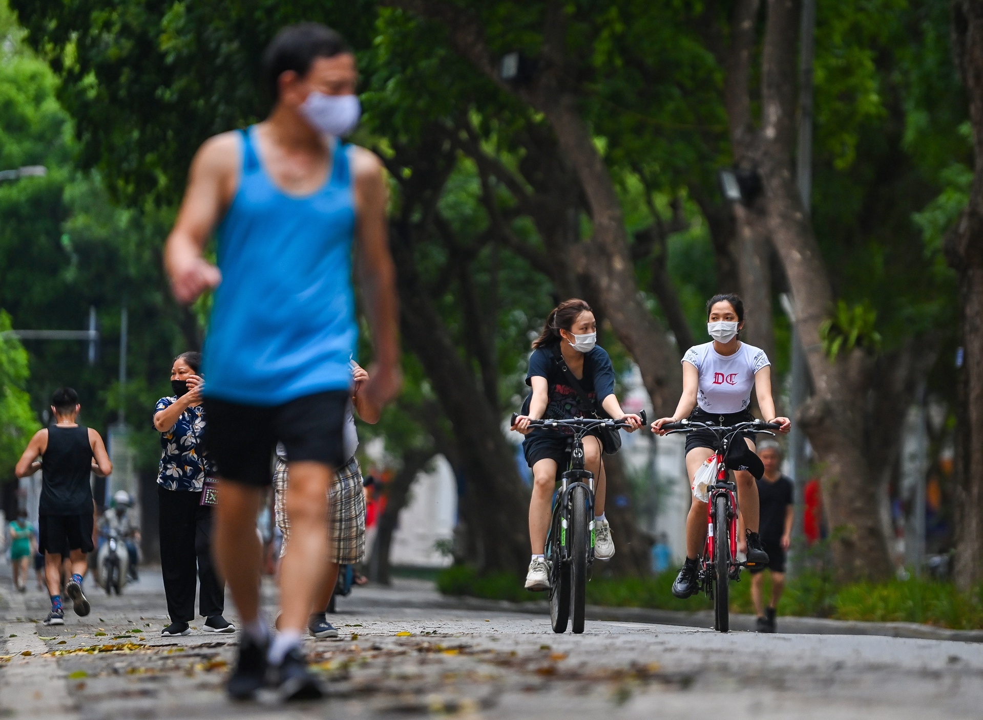 Ha Noi yeu cau dung hoat dong the duc, the thao ngoai troi hinh anh