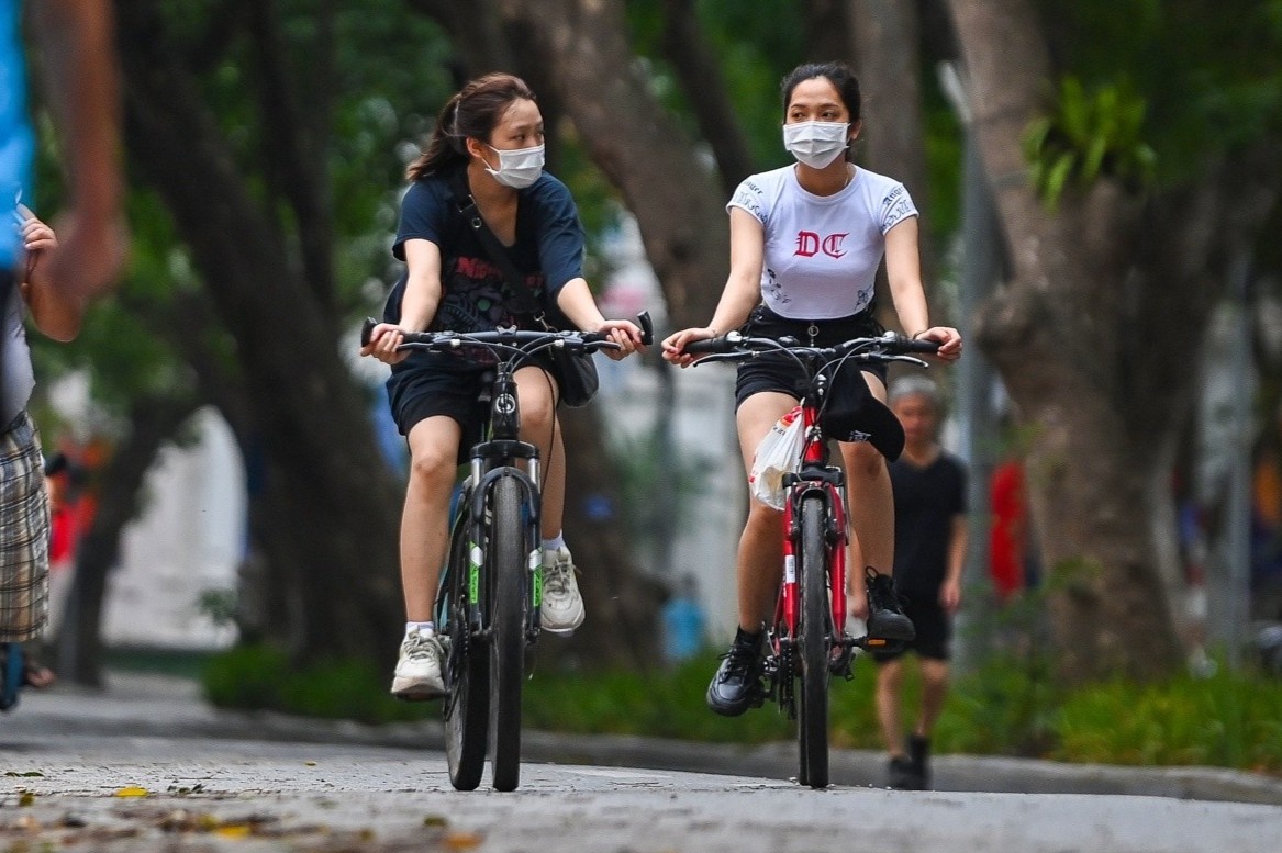 Ha Noi tiep tuc noi gian cach, mo lai san golf, the duc ngoai troi hinh anh