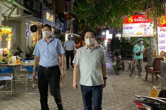 Ha Noi kiem tra hang quan an anh 1