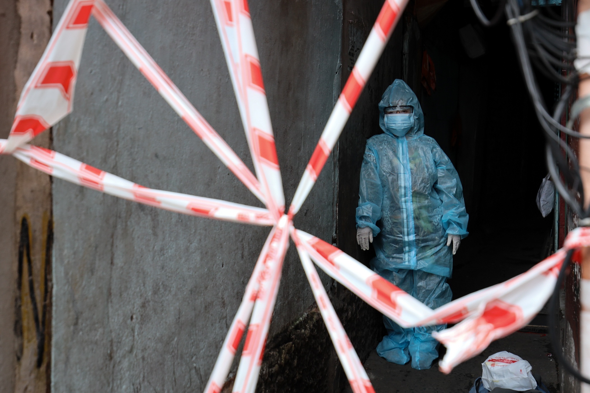 Ha Noi phong toa noi o cua 2 ca nhiem moi hinh anh