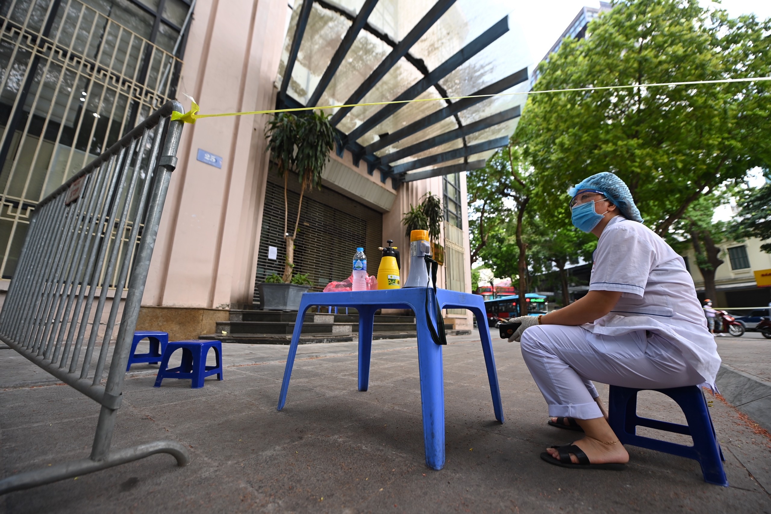 F0 den nop cong van, tru so Bo Cong Thuong duoc phun khu khuan hinh anh