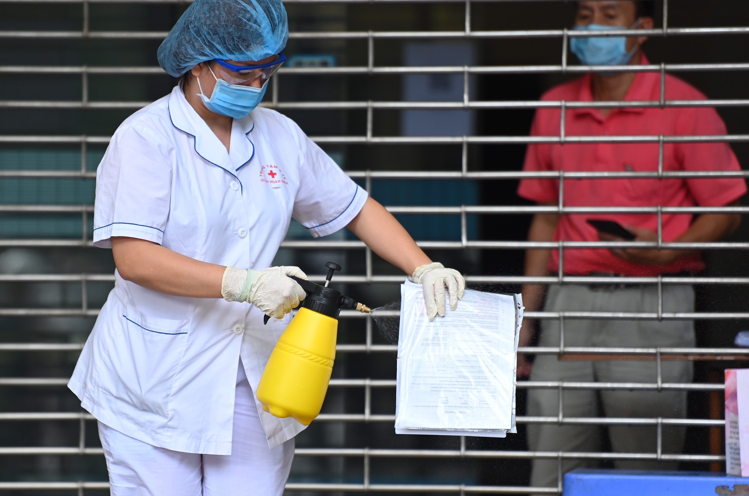 Vi sao dich bung phat manh tro lai o Ha Noi? hinh anh