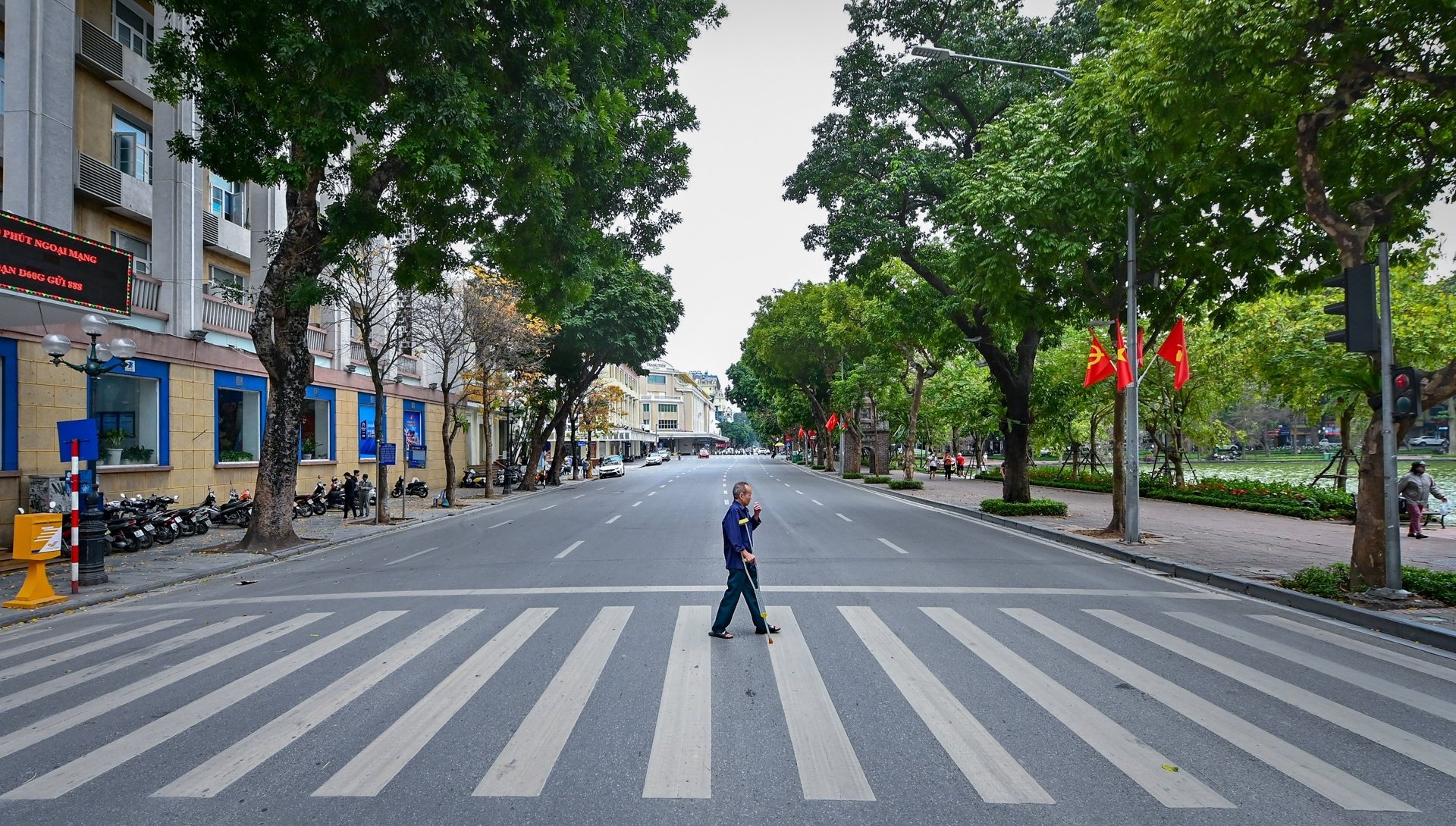 Dich Covid-19 Ha Noi,  Ha Noi ap dung chi thi 15 anh 1