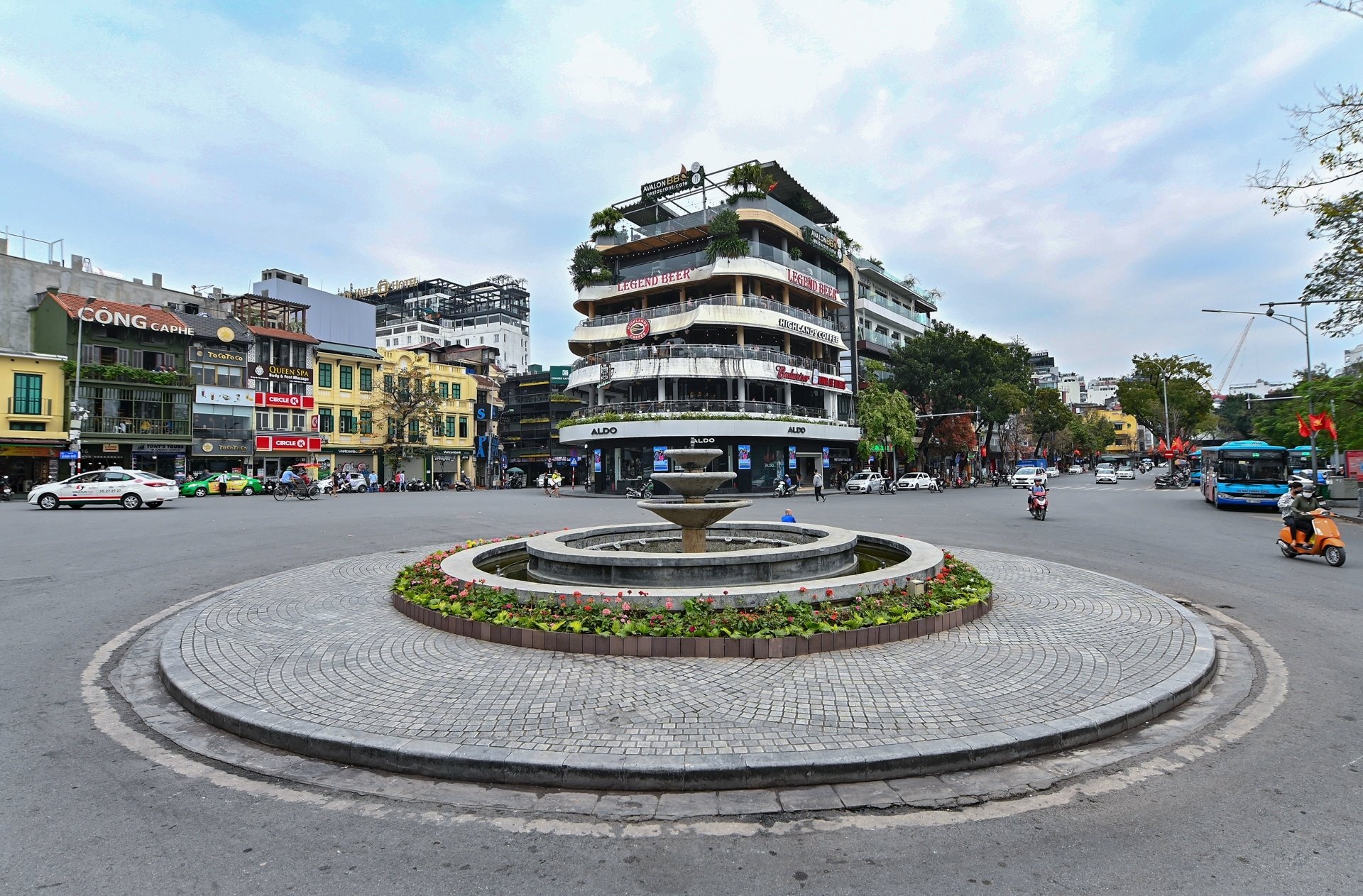 Dich Covid-19 Ha Noi,  Ha Noi ap dung gian cach anh 1