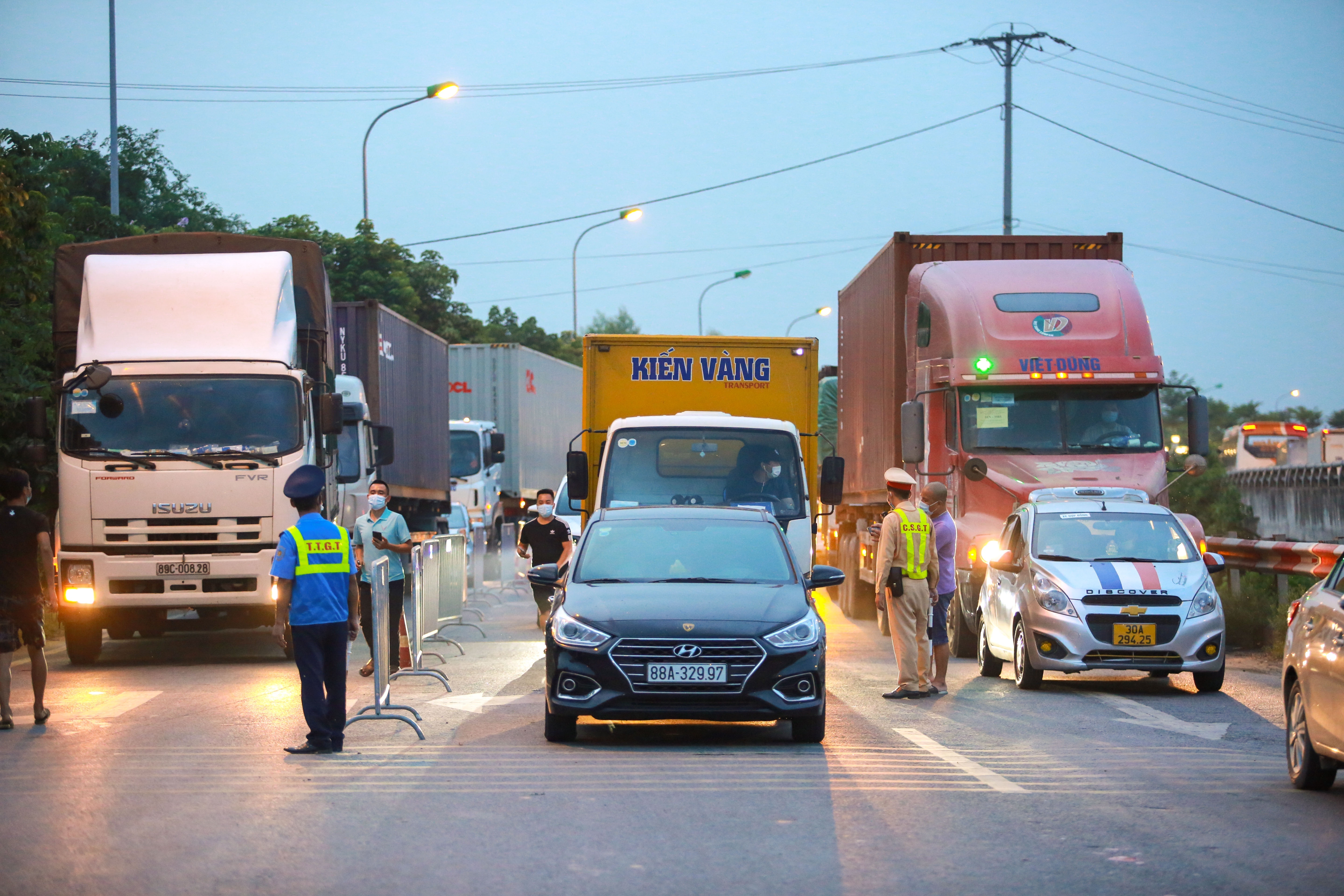 Dich Covid-19 Ha Noi,  o dich huyen Dong Anh anh 2