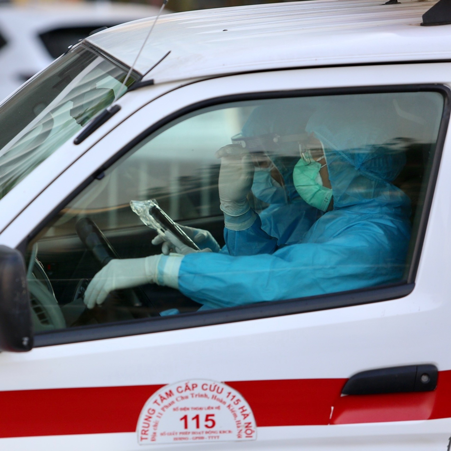 Dich Covid-19 Ha Noi,  cong dien 15 Ha Noi anh 1