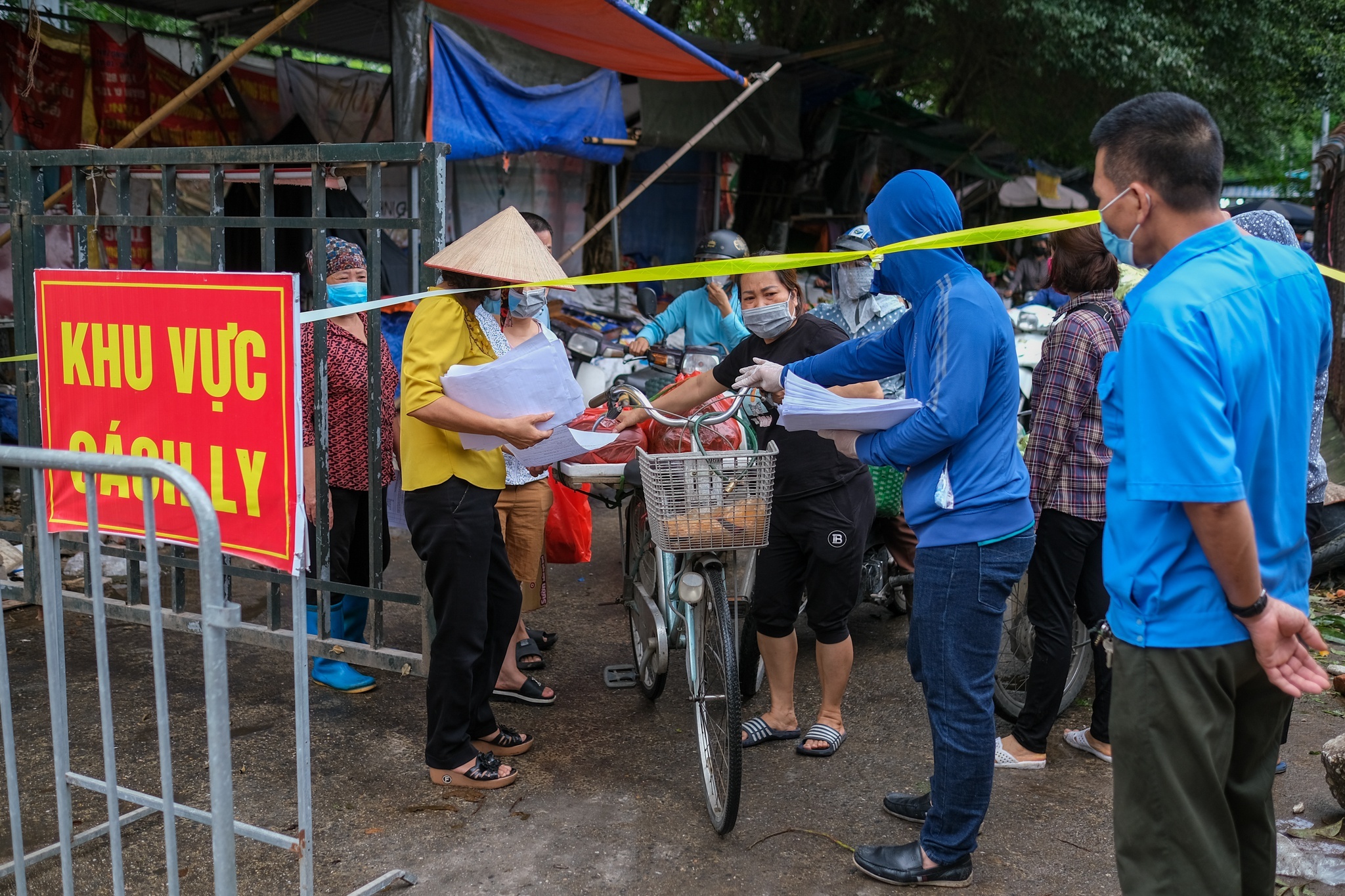 Ha Noi tim nguon lay cua chum ca benh o huyen Quoc Oai hinh anh