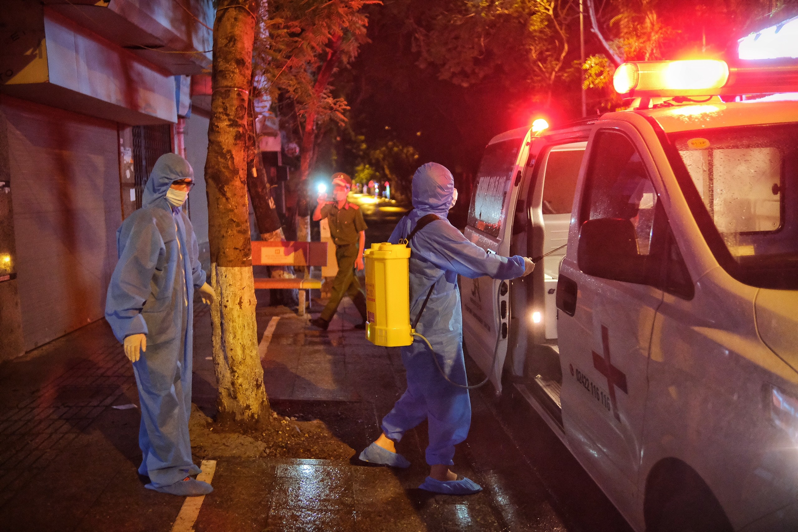 Ha Noi cach ly 5 phuong voi hon 7.500 nguoi hinh anh