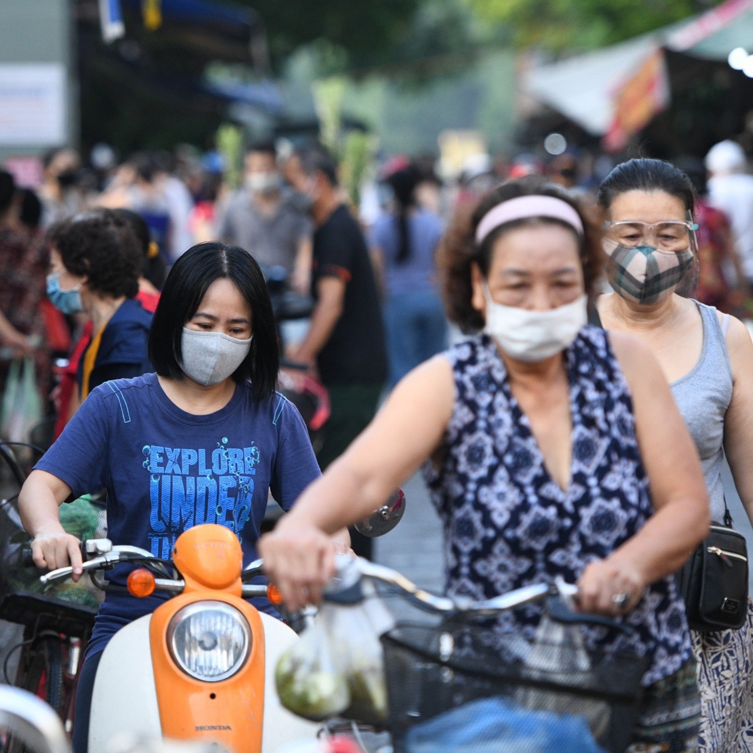 Dich Covid-19 Ha Noi,  gian cach xa hoi Ha Noi anh 1