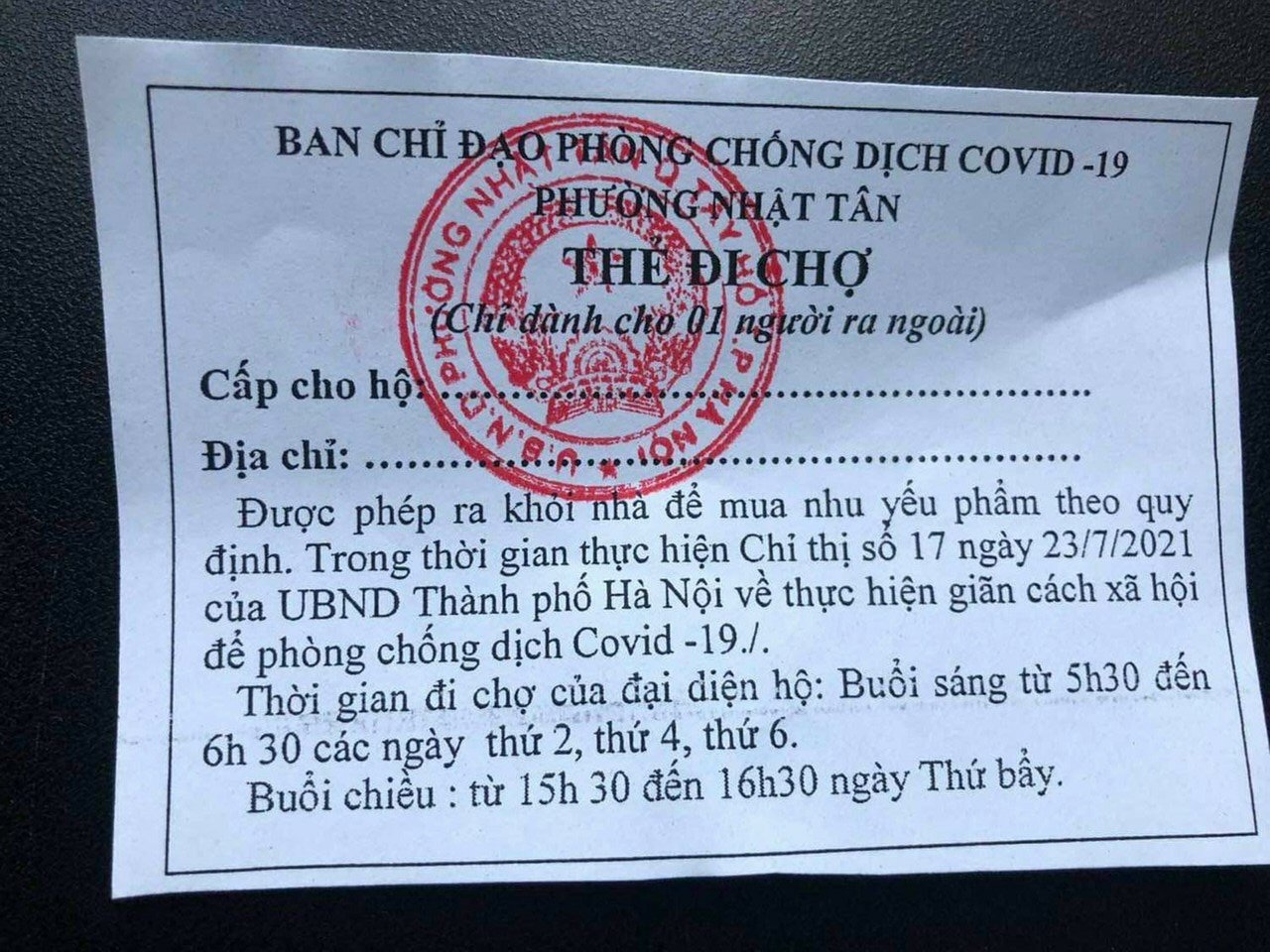 Dich Covid-19 Ha Noi,  phat the di cho Ha Noi anh 1