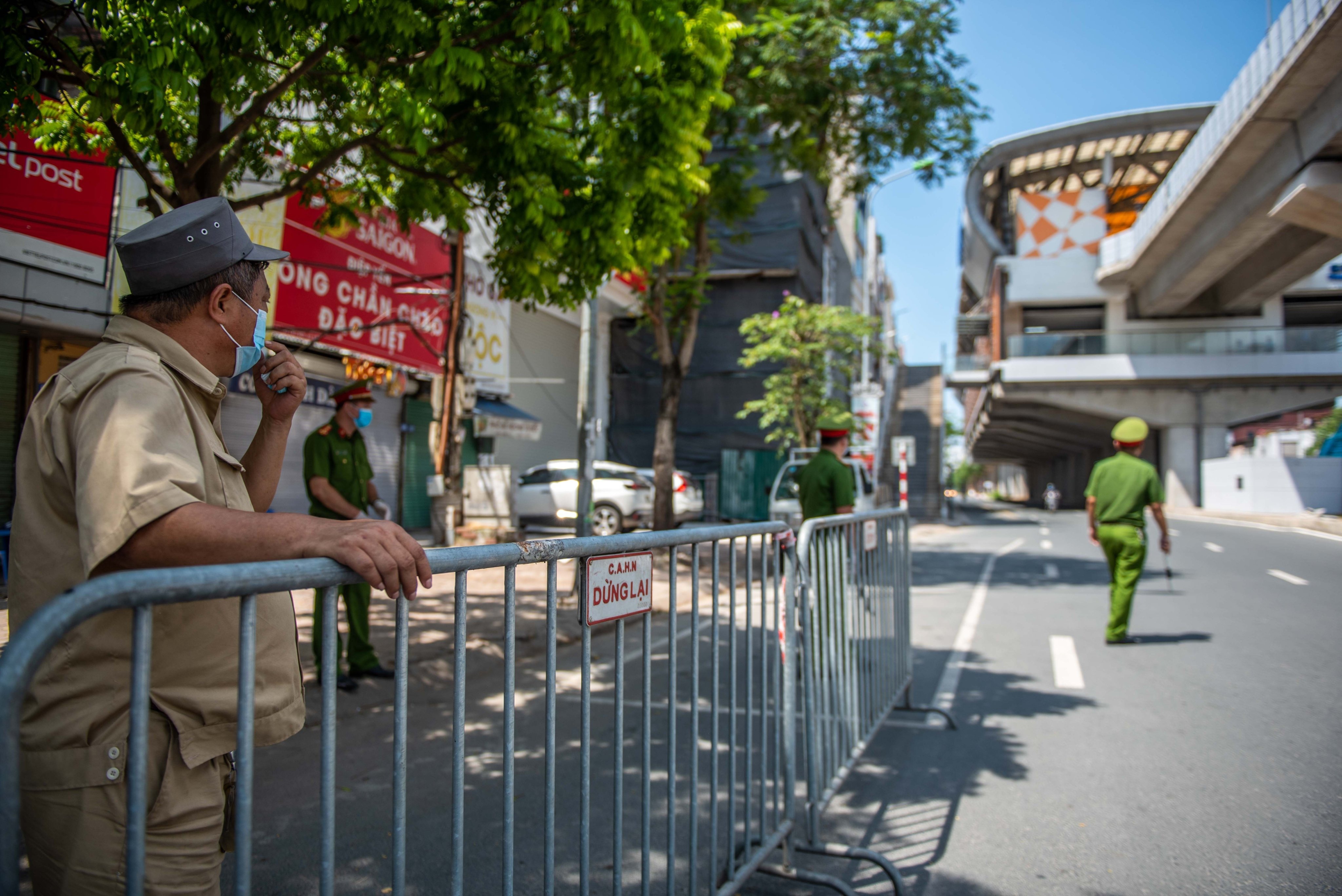 Dich Covid-19 Ha Noi,  Ha Noi co the ap dung gioi nghiem anh 1