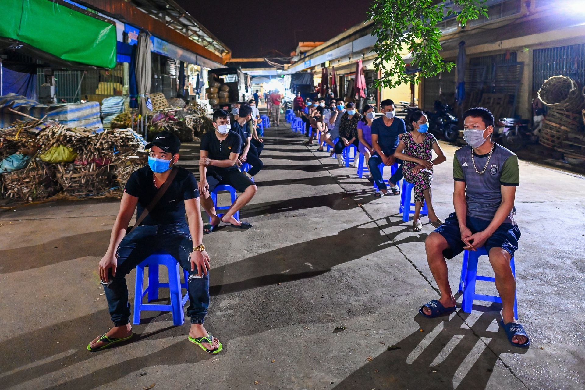 Dich Covid-19 Ha Noi,  gian cach xa hoi Ha Noi anh 2