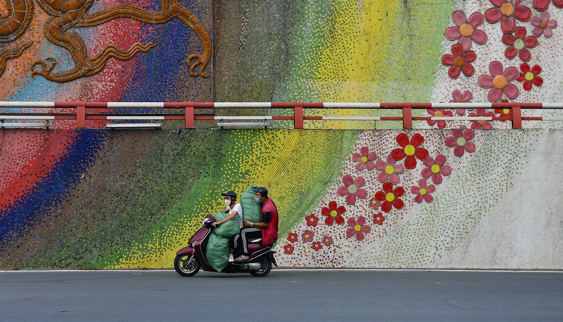 Dich Covid-19 Ha Noi,  gian cach xa hoi Ha Noi anh 1