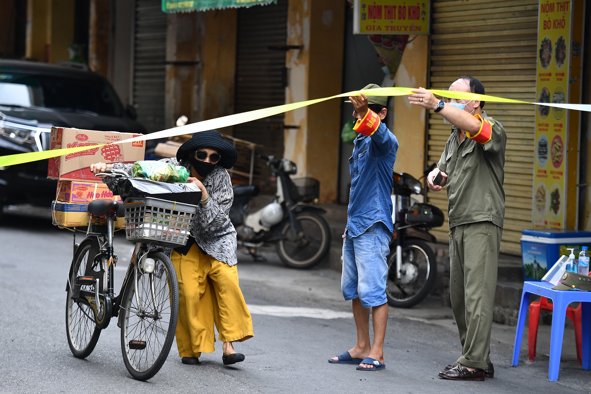Dich Covid-19 Ha Noi,  gian cach xa hoi Ha Noi anh 2