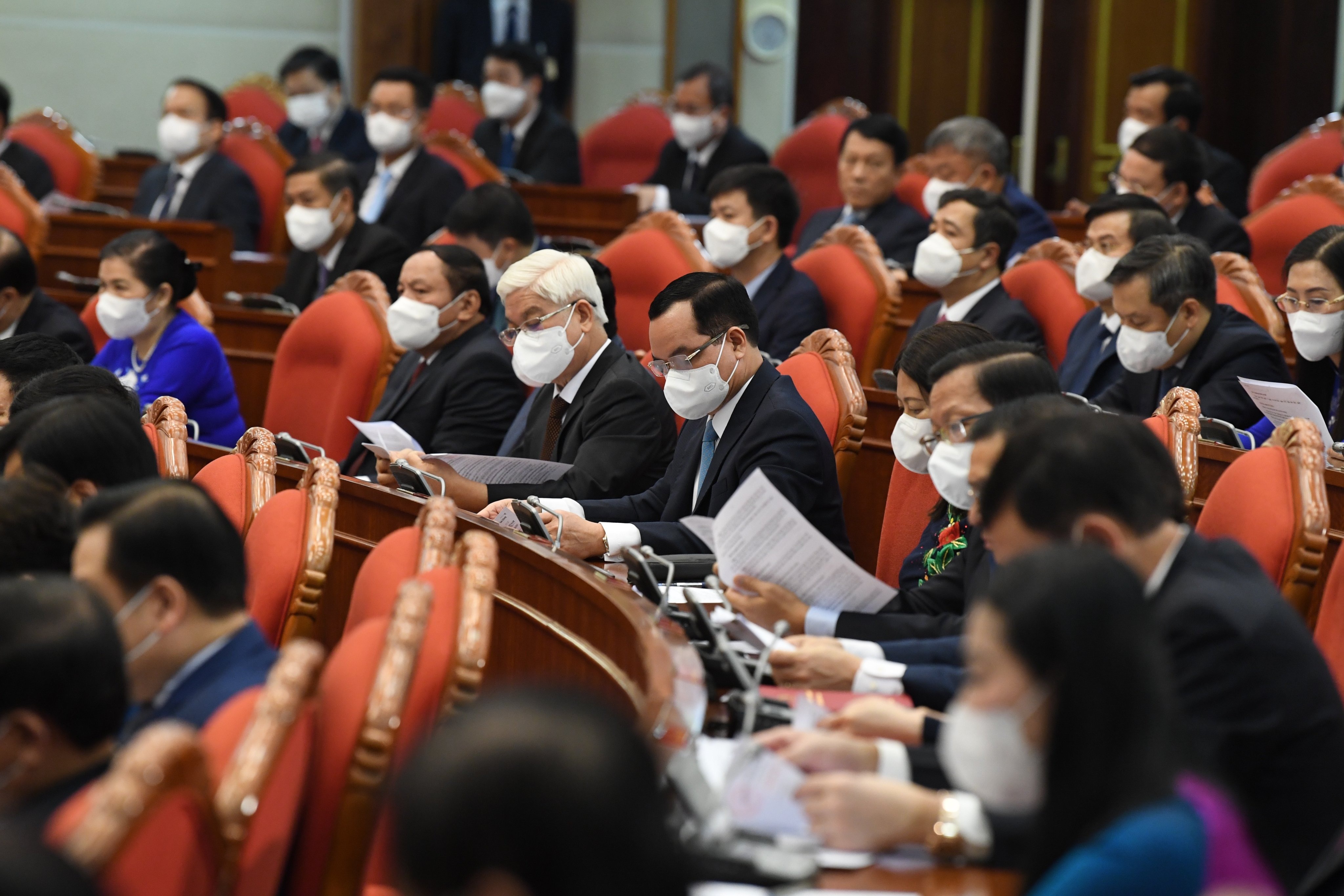 Bo Chinh tri: Uu tien su dung can bo co tu duy doi moi hinh anh