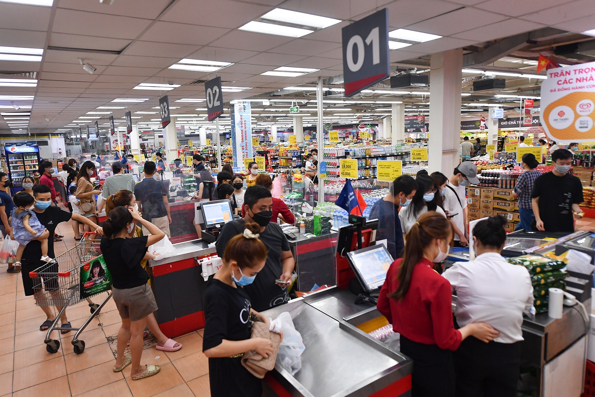 Ha Noi tim nguoi den Vinmart khu B2-R2 trong Royal City hinh anh