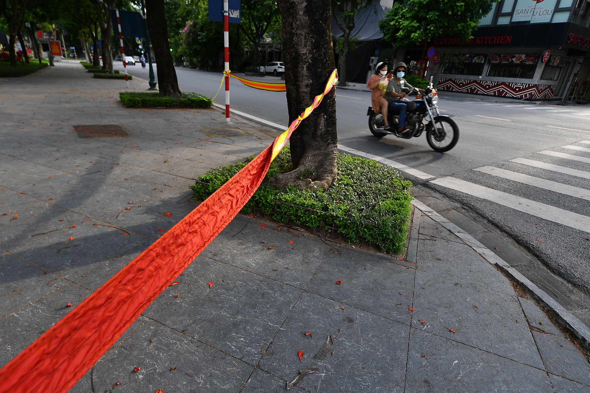 Dich Covid-19 Ha Noi,  gian cach xa hoi Ha Noi anh 1